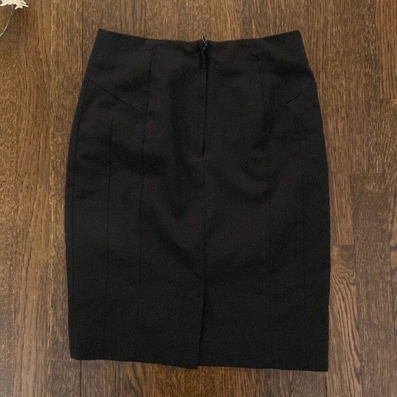H&M Modern Classic Pencil Skirt. Size 4. - Picture 4 of 4